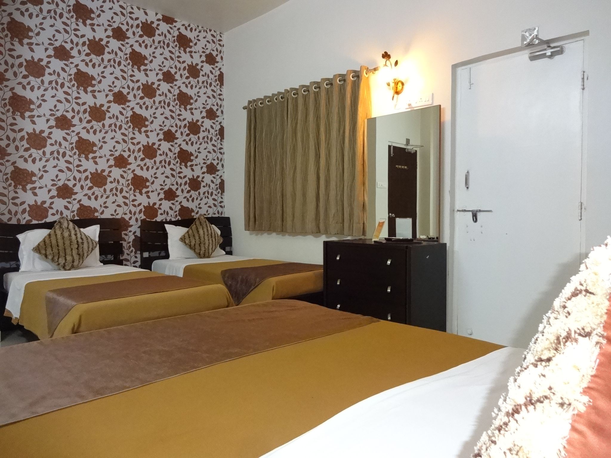 Hotel Teerth Villa Deluxe Triple Bed 3