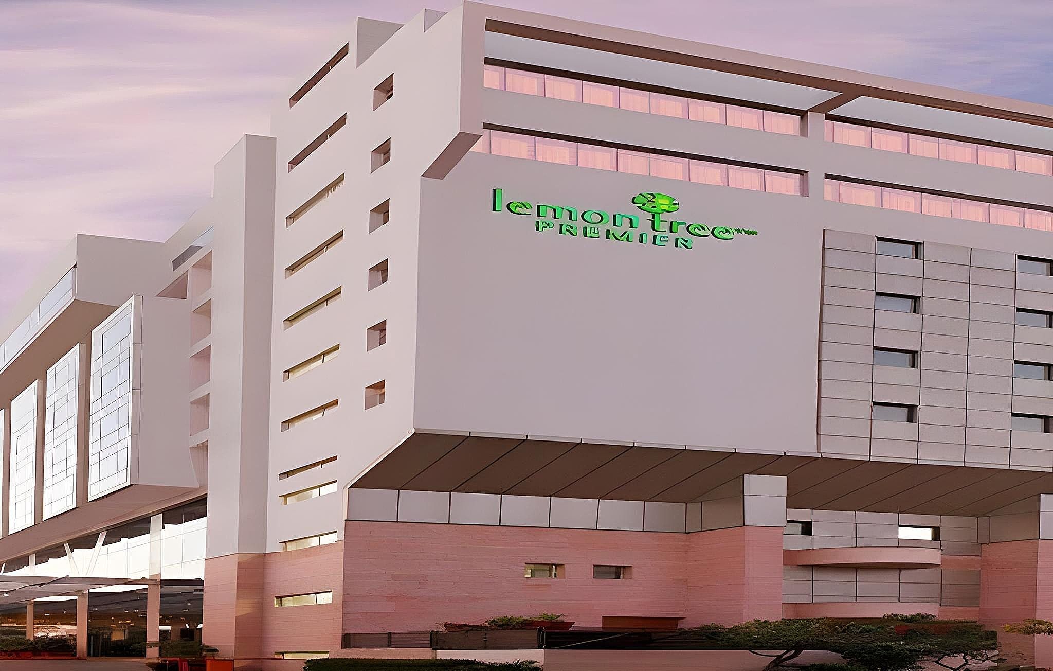 Lemon Tree Premier, Jaipur Superior King Room 4