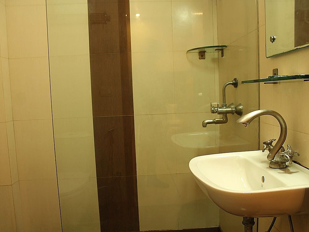 Bathroom sink