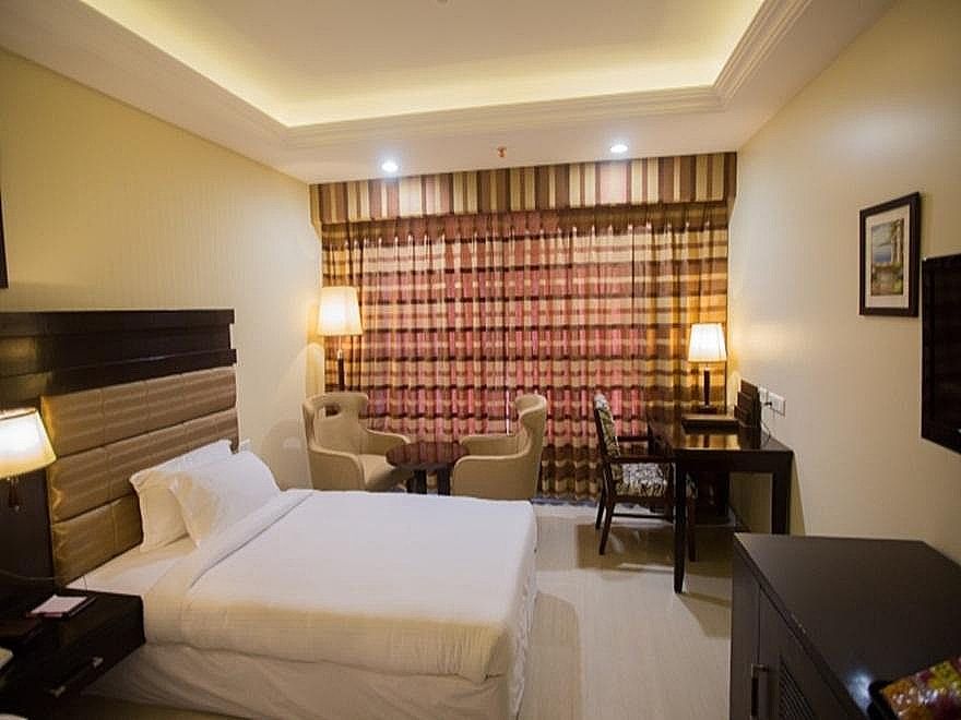 Royal Reve Hotel Executive room 17