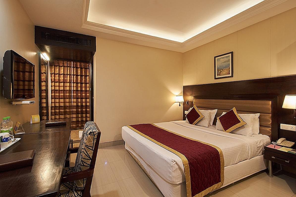 Royal Reve Hotel Executive room 11