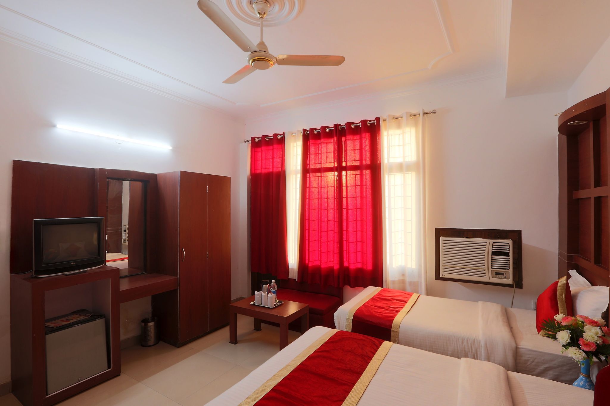 Family Room Four Bedded A/C Free Wifi Speed upto 20mbps , 1 mineral water bottle free.
