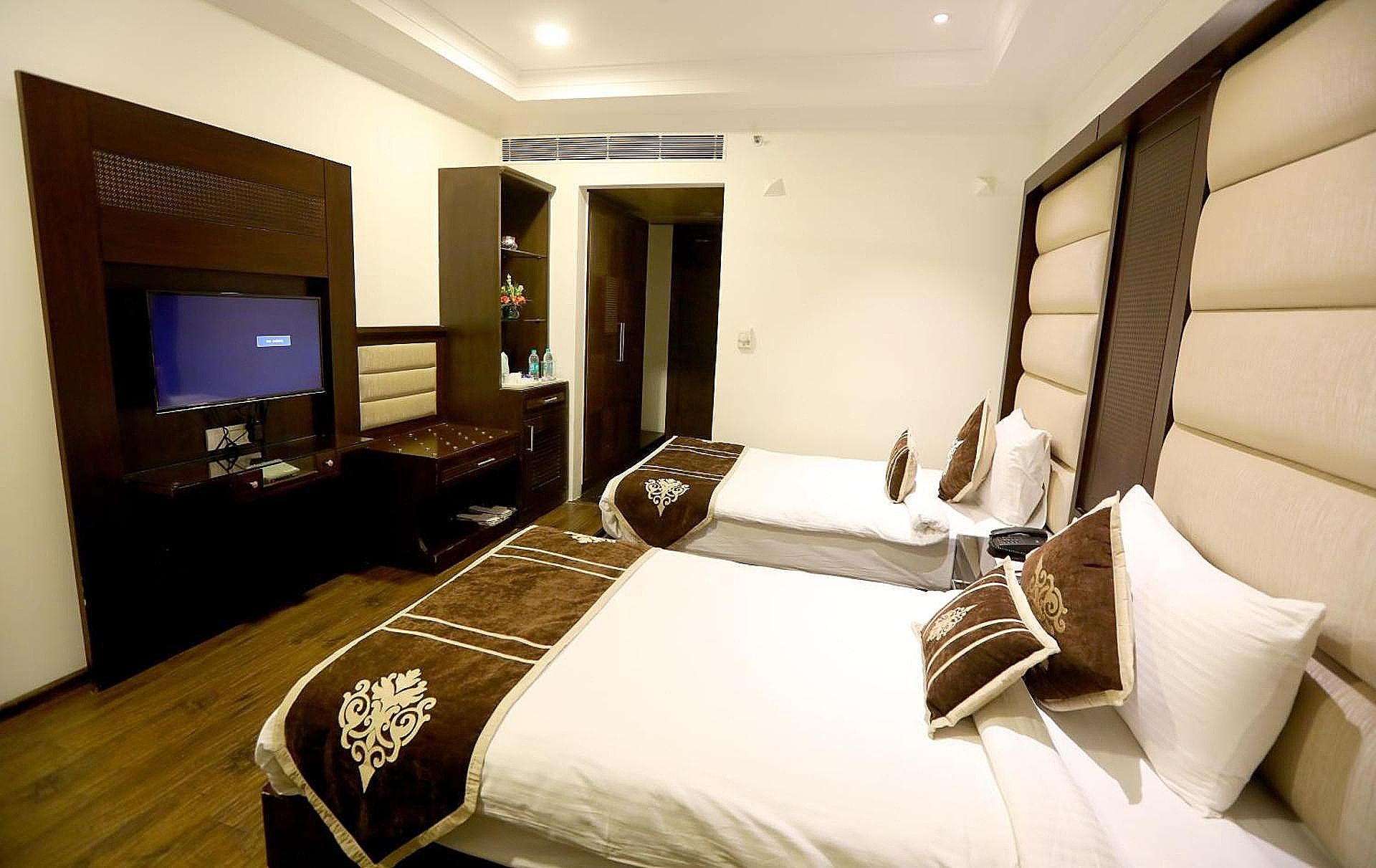 DELUXE ROOM