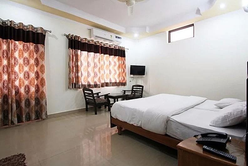 Leisure Palace Deluxe Room