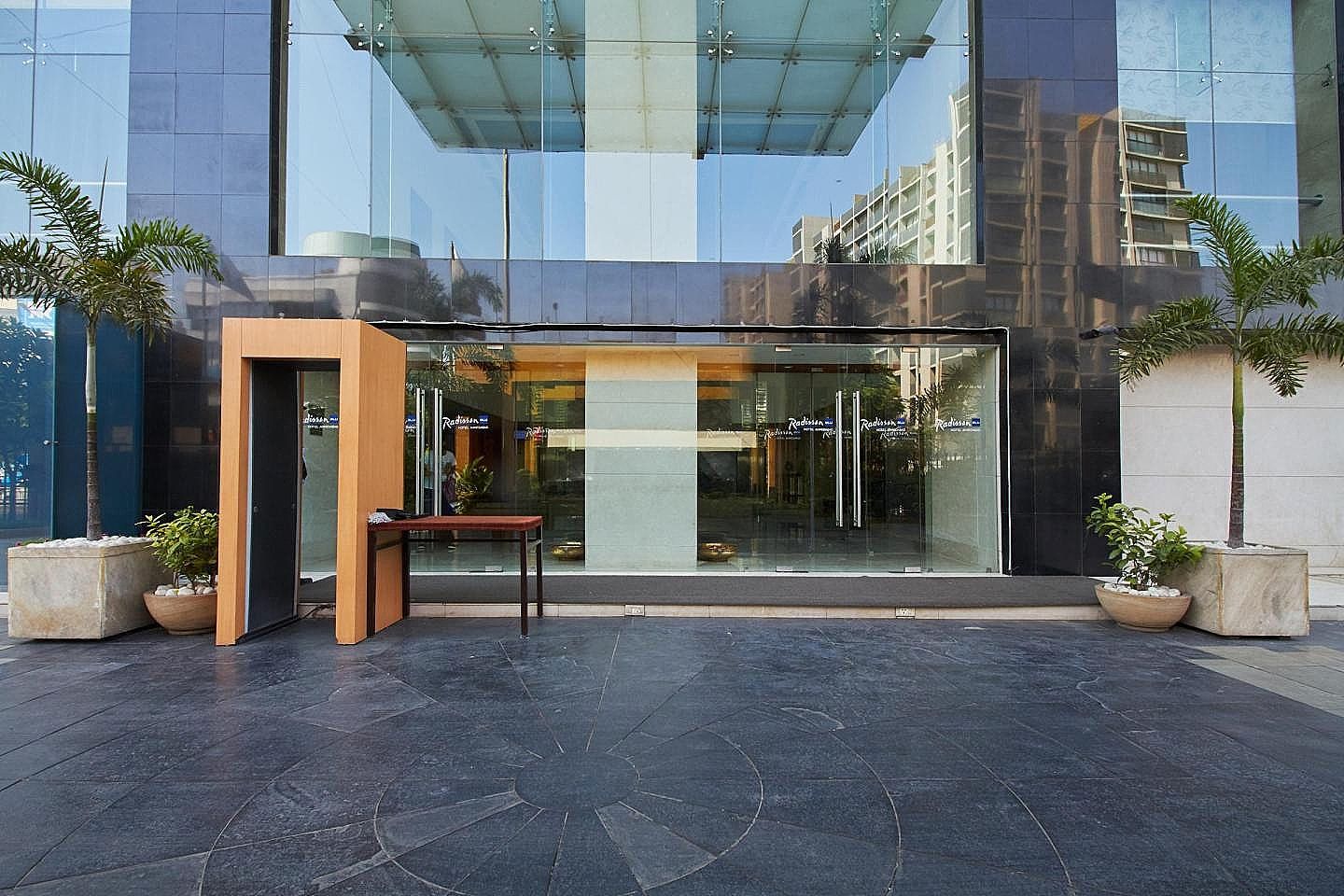 undefined Radisson Blu Hotel Ahmedabad 10