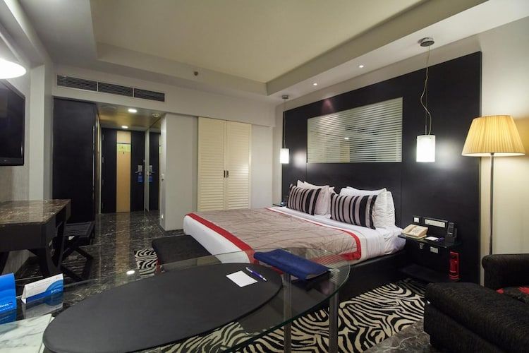 DELUXE CITY VIEW HIGH FLOOR