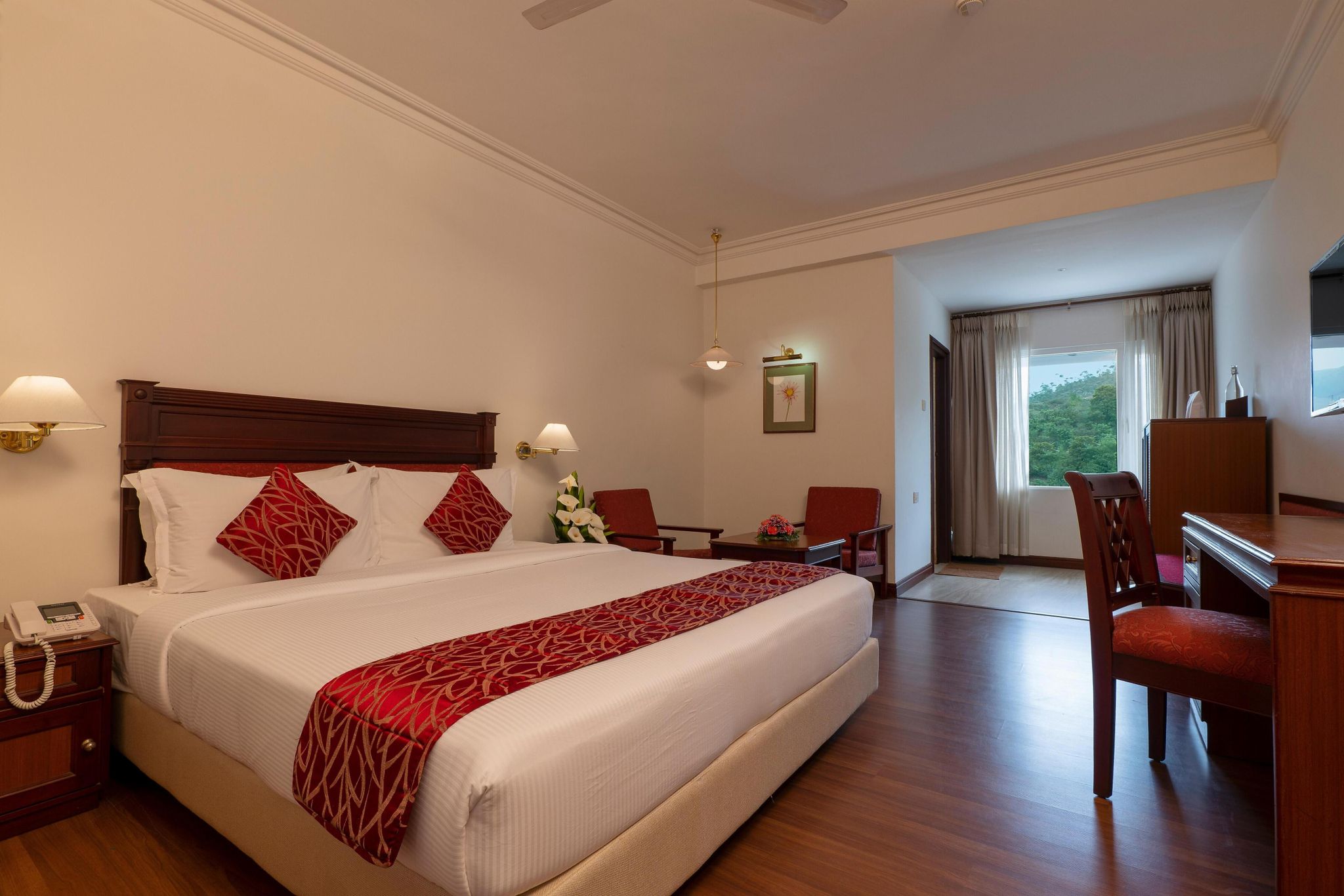 Honeymoon Suite with Bathtub