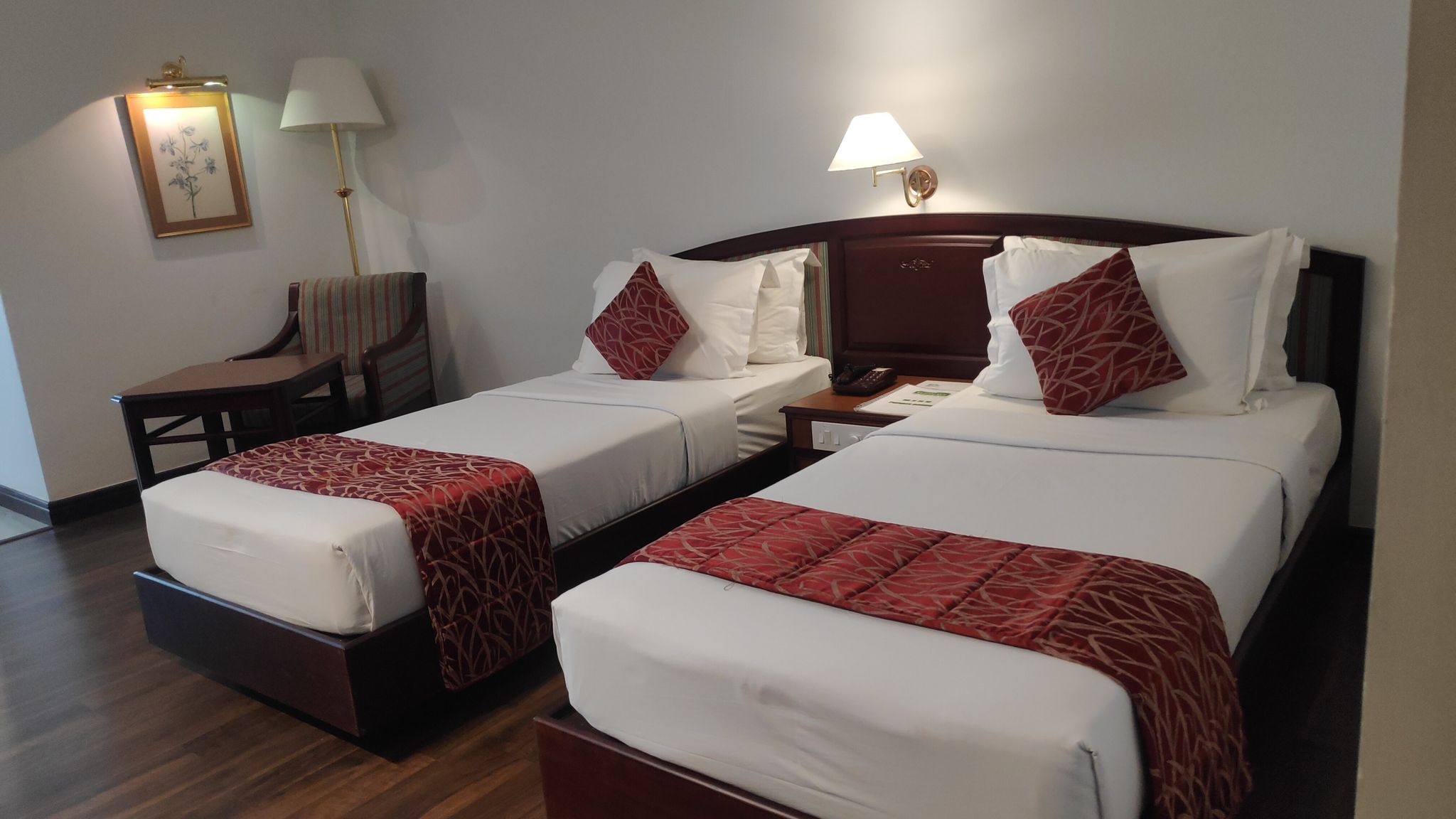 Honeymoon Suite with Bathtub