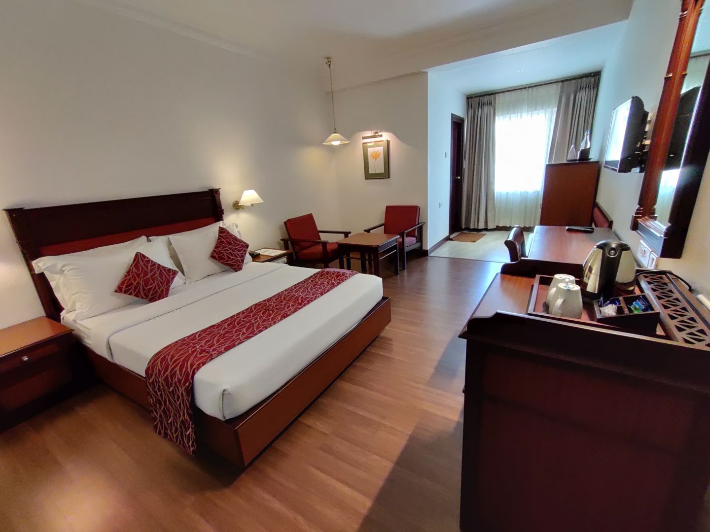 Honeymoon Suite with Bathtub