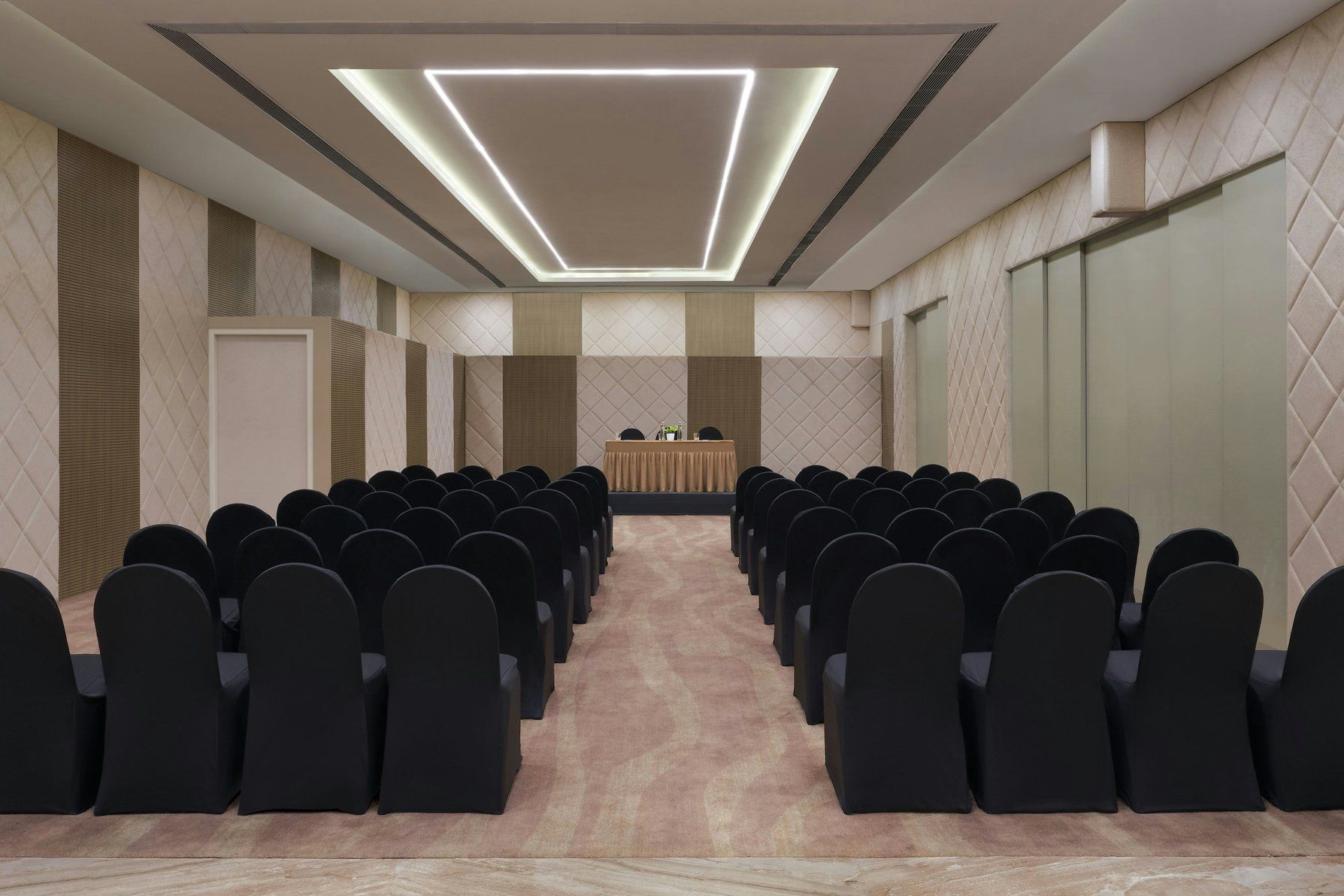 Ballroom - Theater Seating - Top Table
