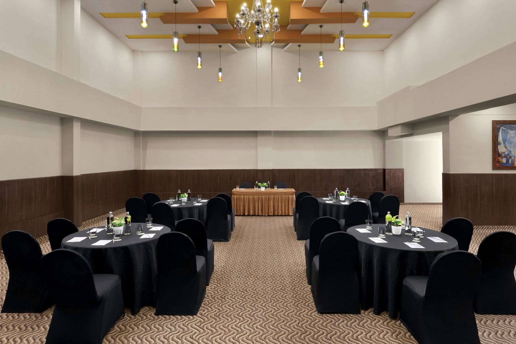 Banquet Room - Round Tables - Chandelier