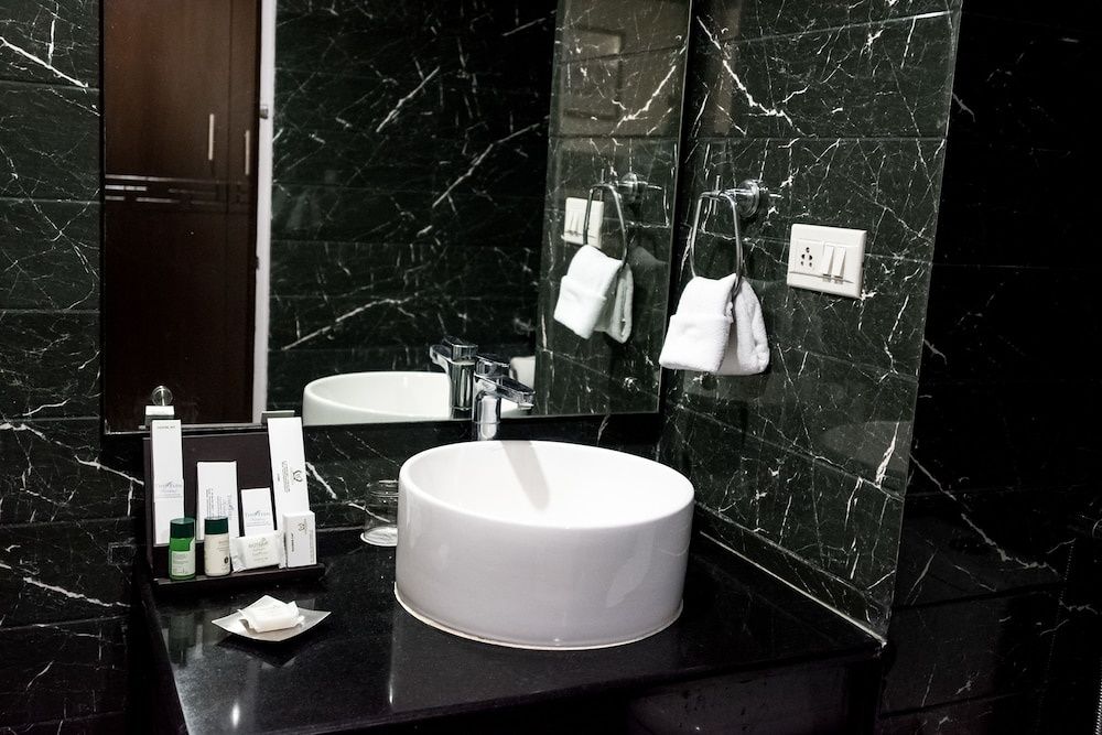 The Fern Residency - Yeshwanthpur Winter Green Room 8