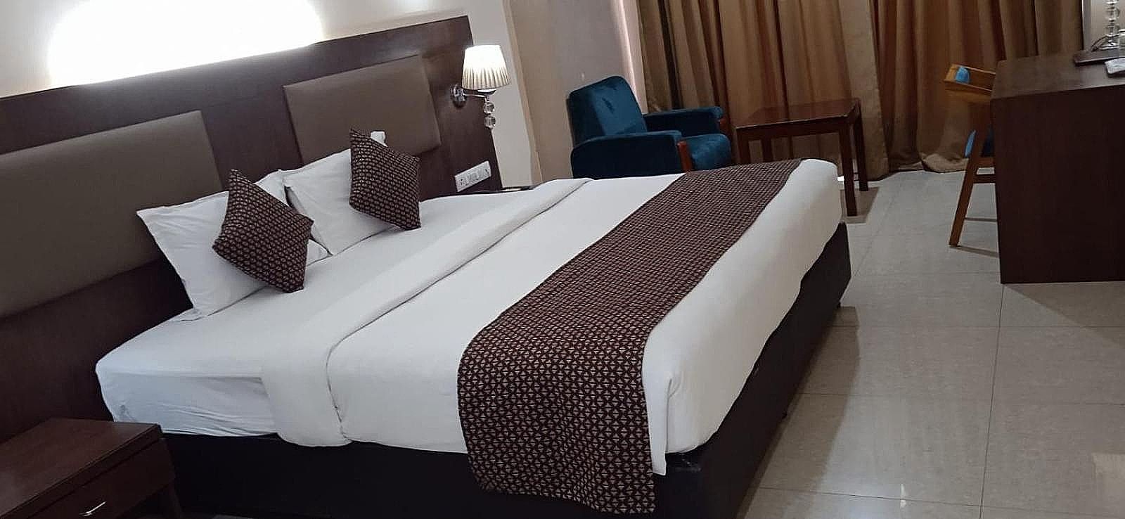 HOTEL SEETAL Executive A/C (Double / Twin Bed) 4