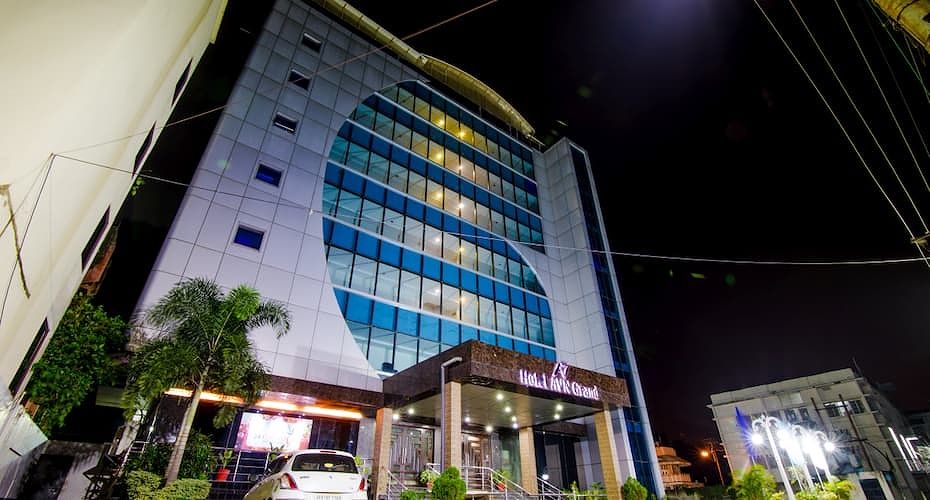 undefined Hotel AVN Grand 10