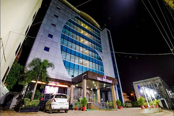 undefined Hotel AVN Grand 8