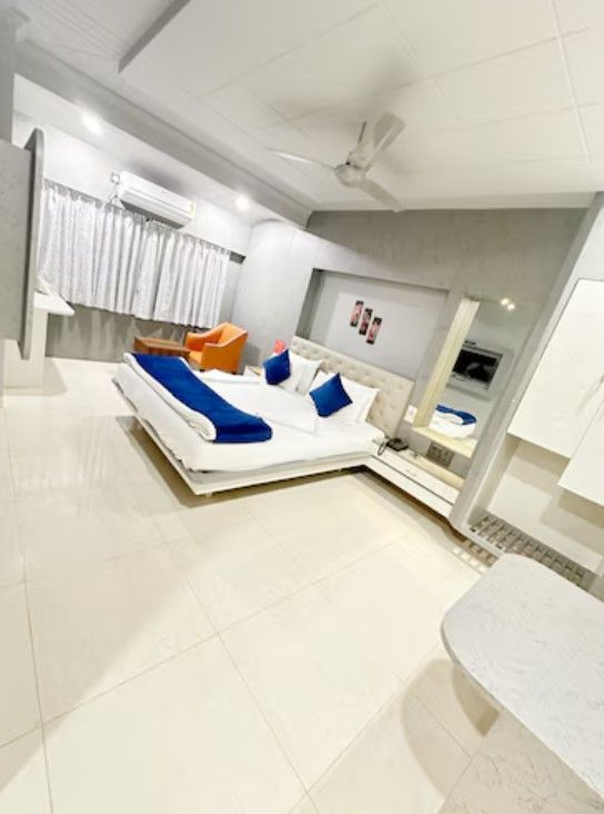 Saibaba International Hotel Double Bed AC Executive