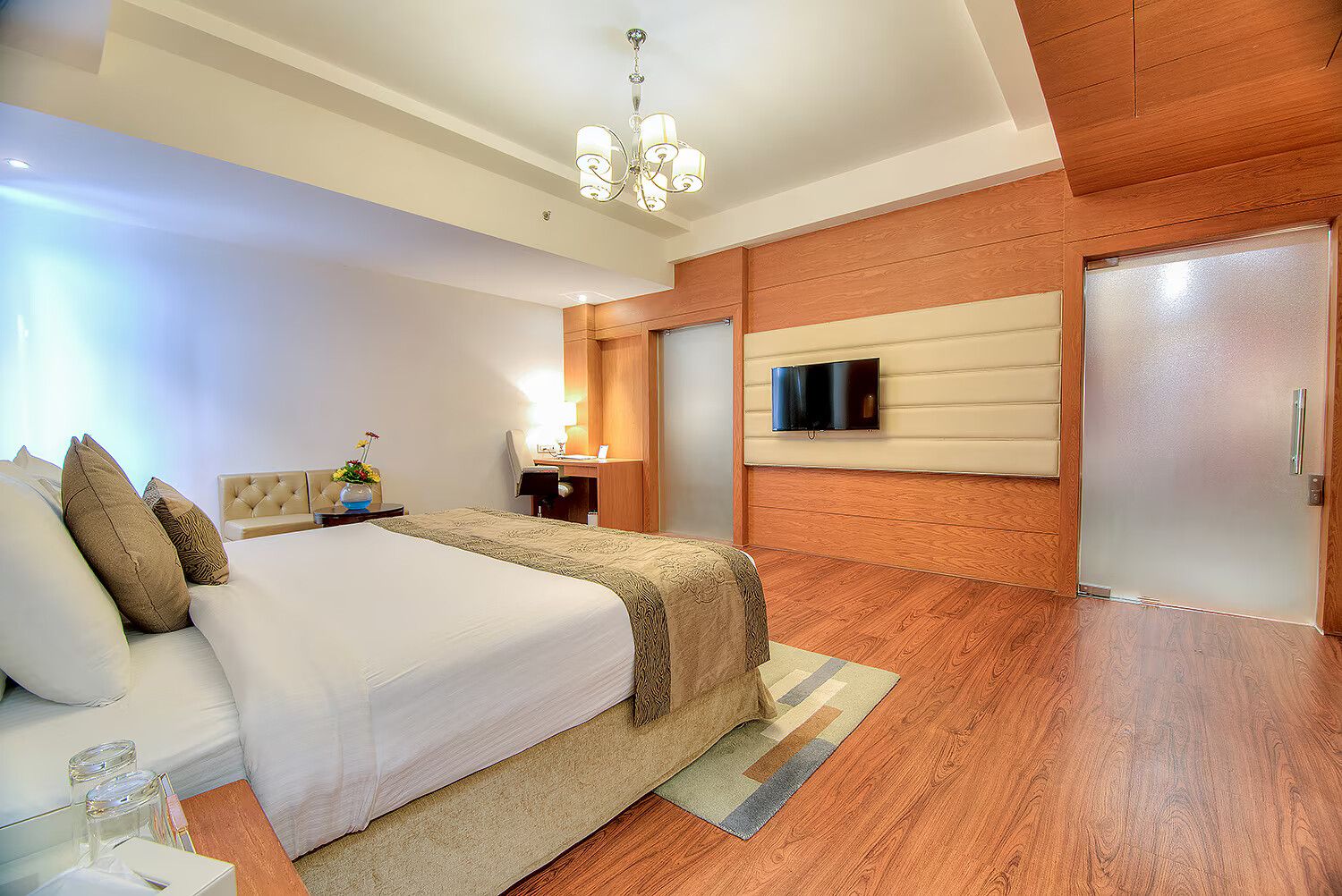 2 Single Beds, Non-Smoking, Superior Room, Flat Screen Television, Mini Bar, Coffee And Tea Maker, H