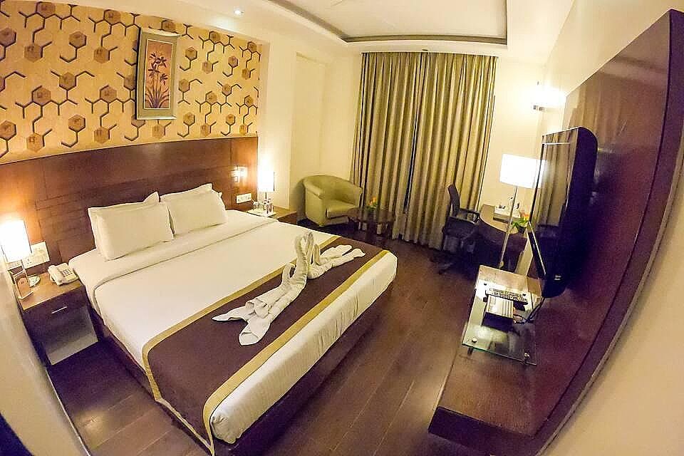 Hotel Shyam Paradise Deluxe Room 5