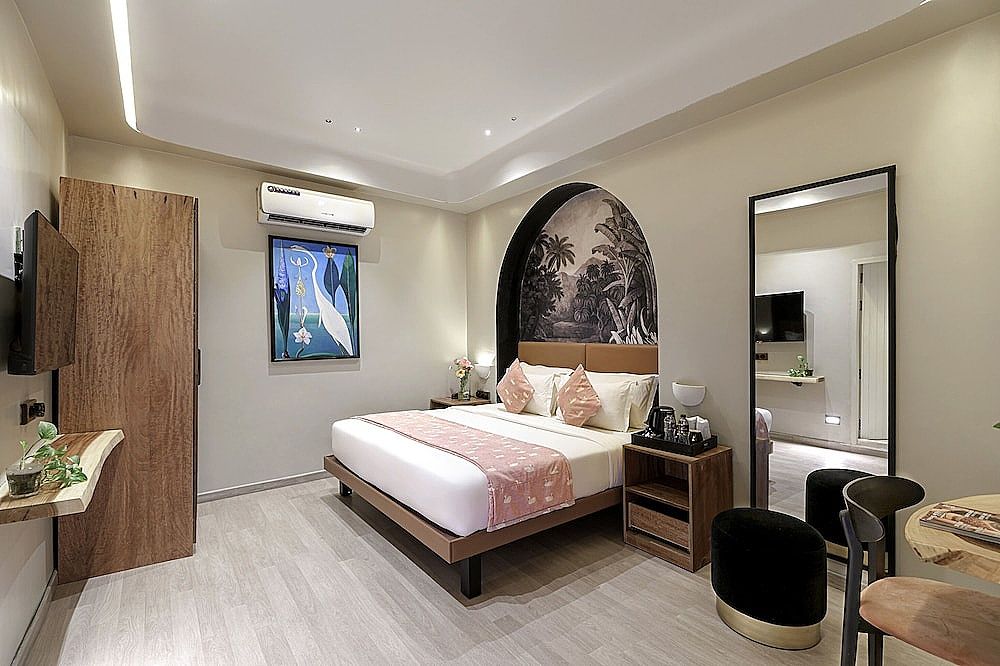 The Red Pier by Downtown Near Lake Pichola, Udaipur Executive Room 4
