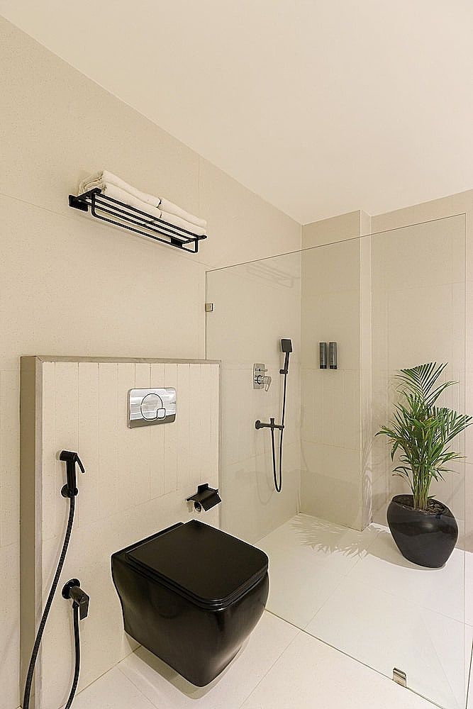 The Red Pier by Downtown Near Lake Pichola, Udaipur Suite Room with Bath tub Pool view 10