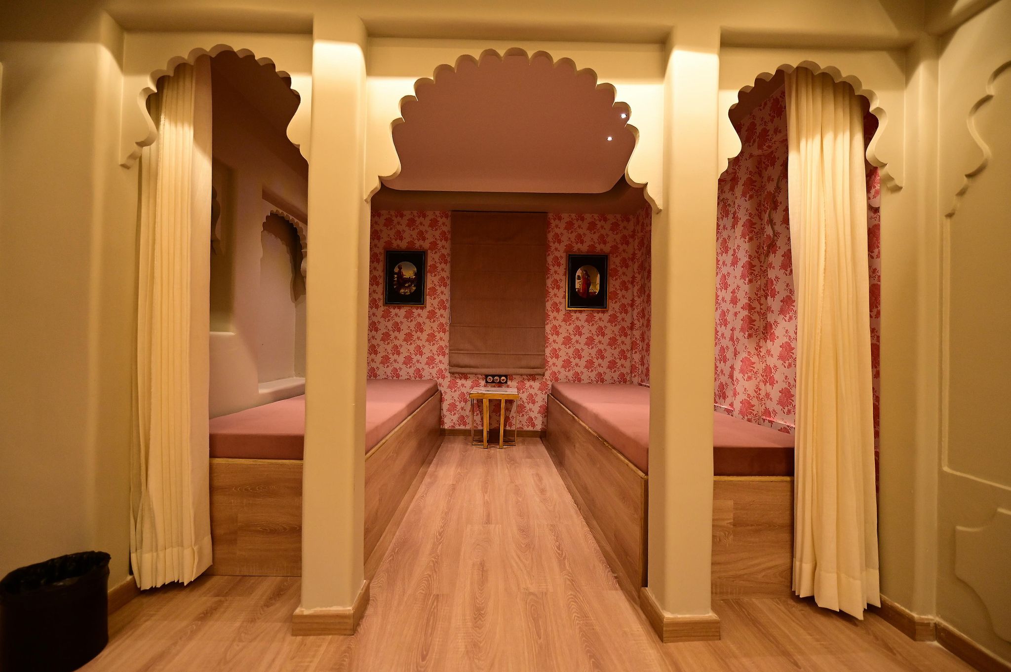 The Red Pier by Downtown Near Lake Pichola, Udaipur Suite Room with Bath tub Pool view 8