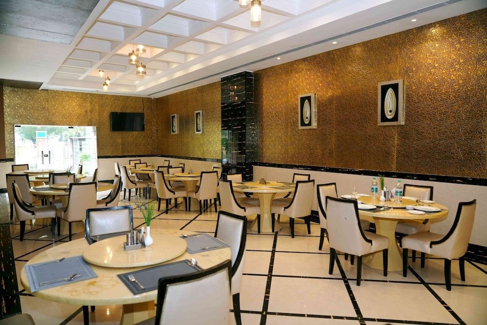 undefined Venizia Sarovar Portico 5