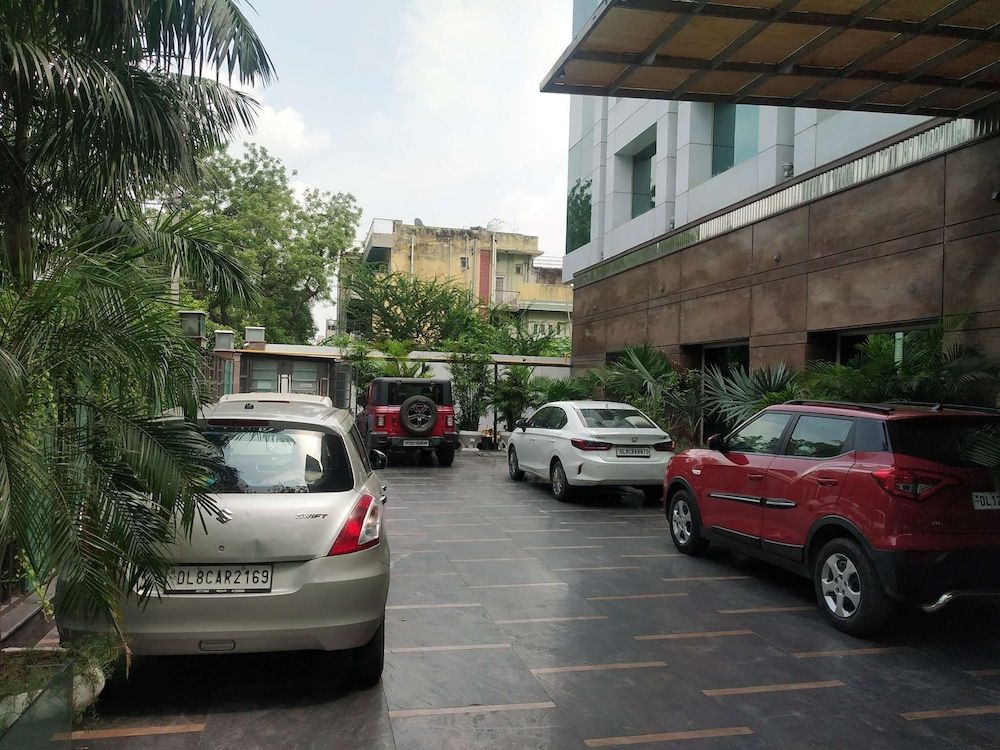 undefined Venizia Sarovar Portico 7