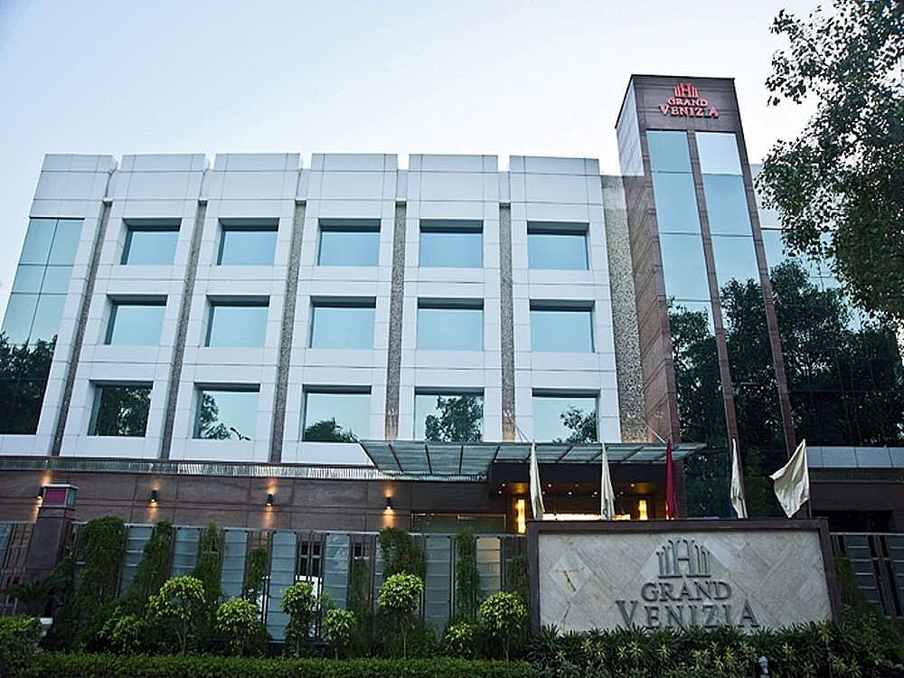 undefined Venizia Sarovar Portico