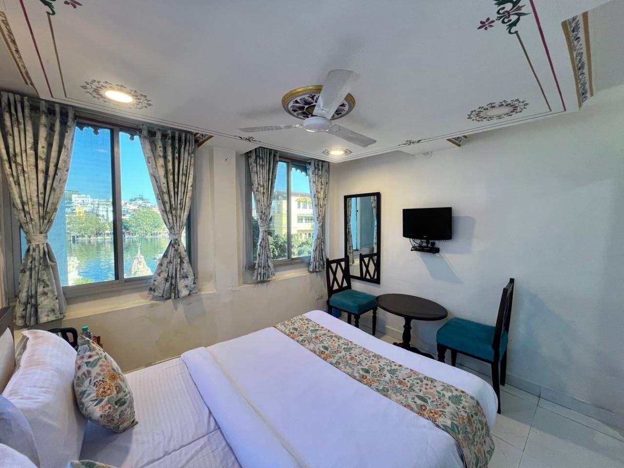 Deluxe Room With Lake View