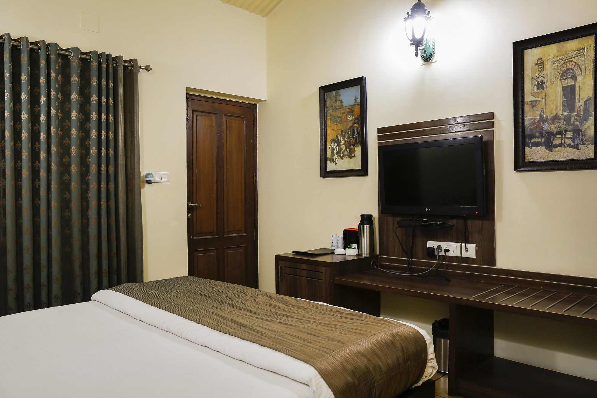 Deluxe Room (No Window,Area:17)