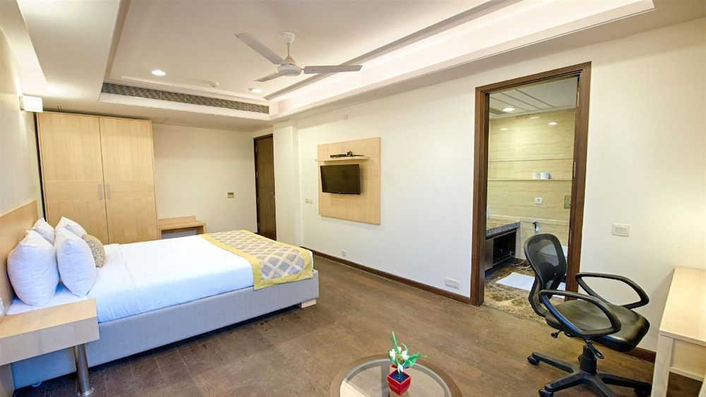 Stately Suites Golf Course Road Deluxe Room, City View 3