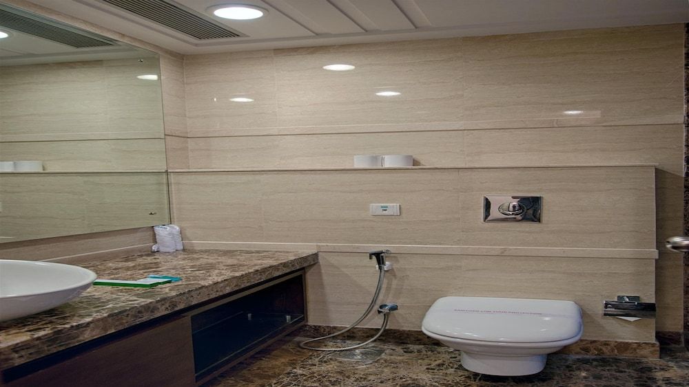 Stately Suites Golf Course Road Suite 6