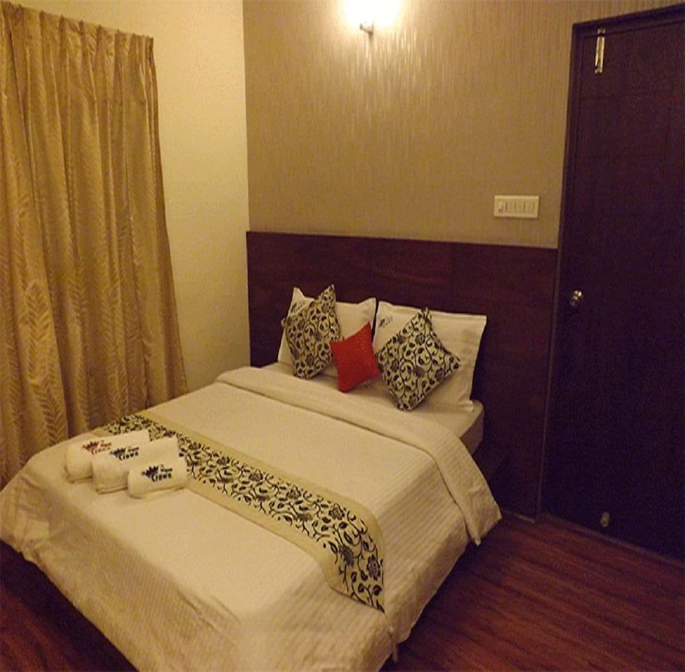 The Majestic Crown Standard Double Room 4