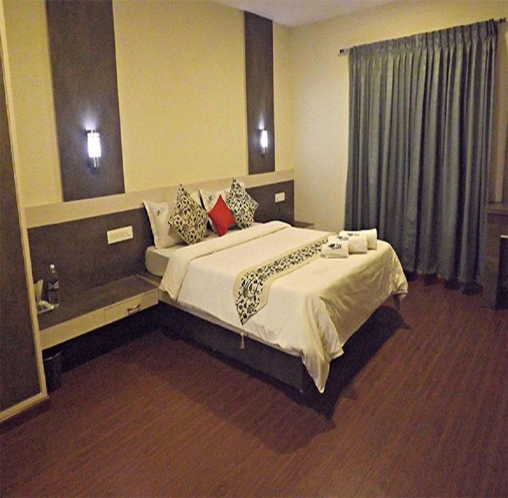 The Majestic Crown Superior Double Room 2