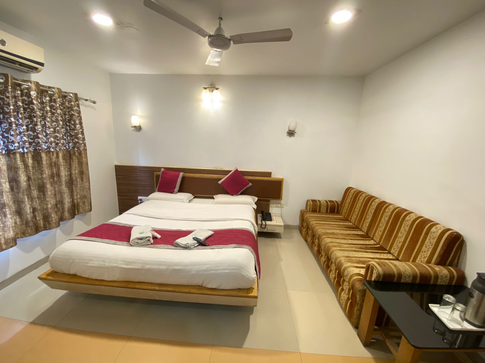 Hotel Crystal Inn @ Nakki Lake Deluxe AC Room