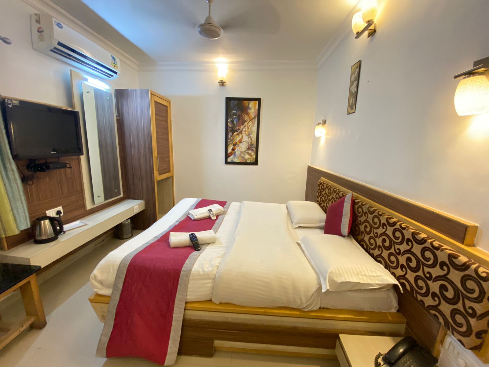 Hotel Crystal Inn @ Nakki Lake Deluxe AC Room 9