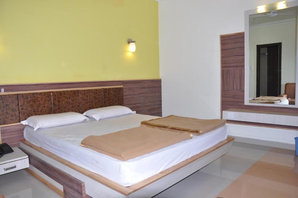 Hotel Crystal Inn @ Nakki Lake Deluxe AC Room 7