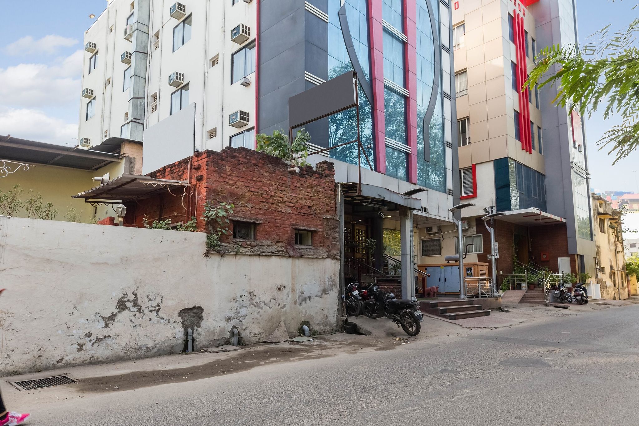 undefined FLORENCE CONTINENTAL HOTEL 9