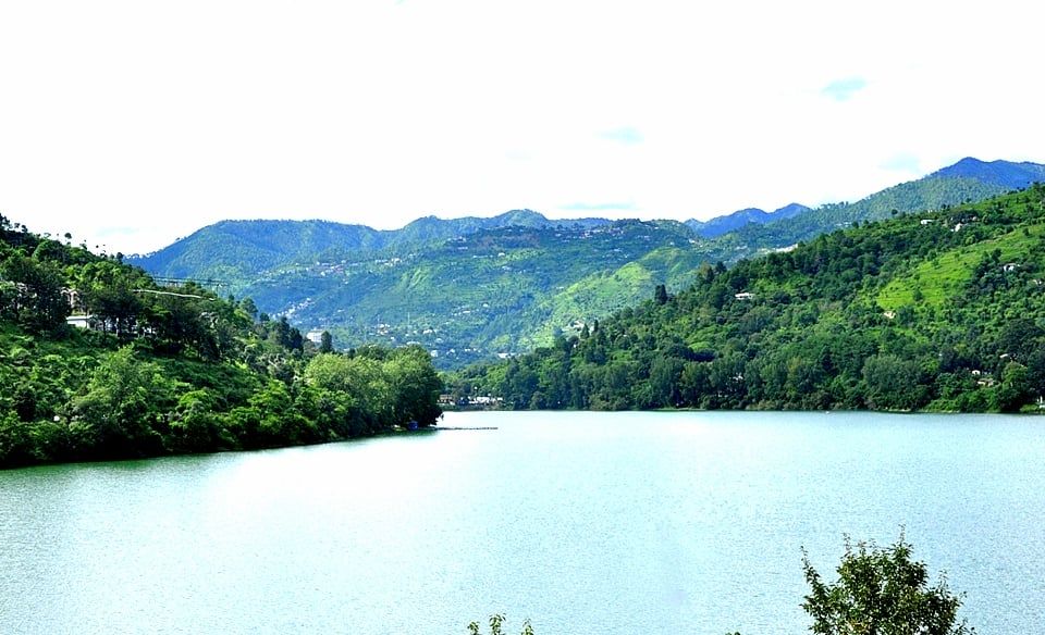 Hotel Lake Inn - A Luxury Lake View Hotel