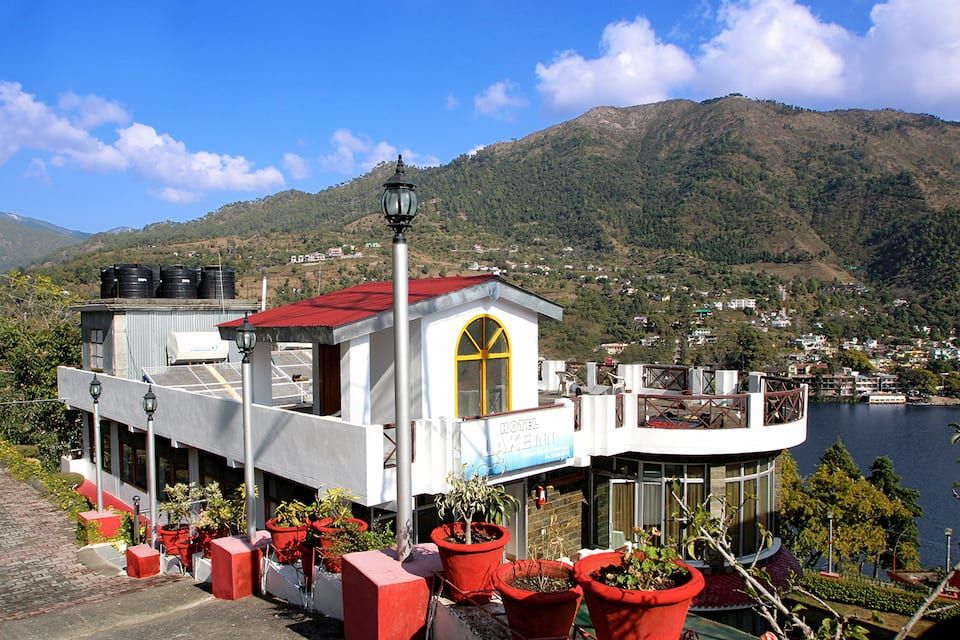 Hotel Lake Inn - A Luxury Lake View Hotel