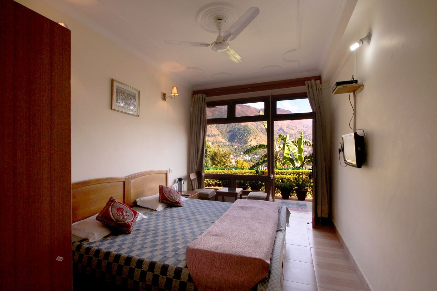 Hotel Lake Inn - A Luxury Lake View Hotel Super Deluxe Room (Lake Facing)