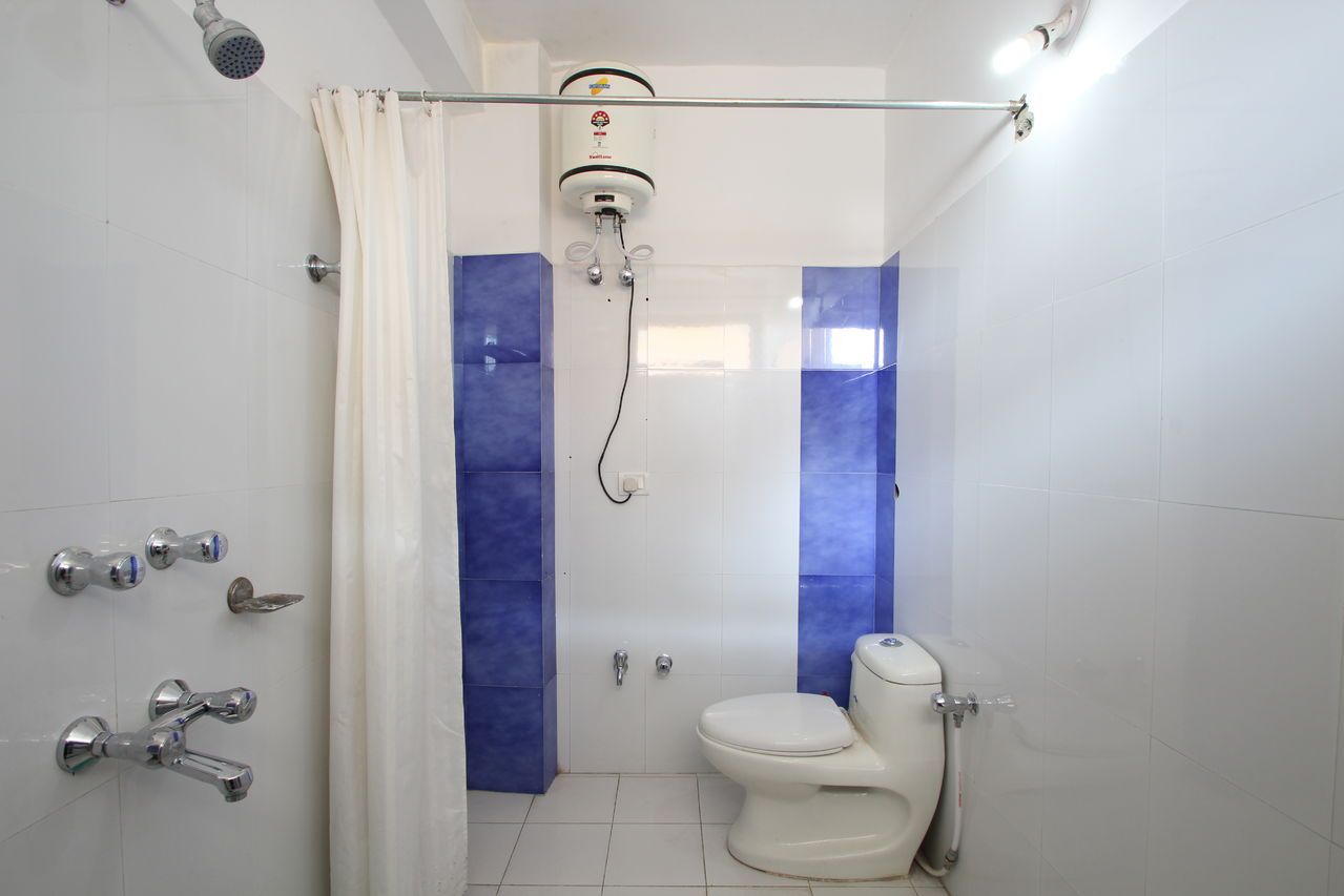 Hotel Lake Inn - A Luxury Lake View Hotel Super Deluxe Room (Lake Facing) 2