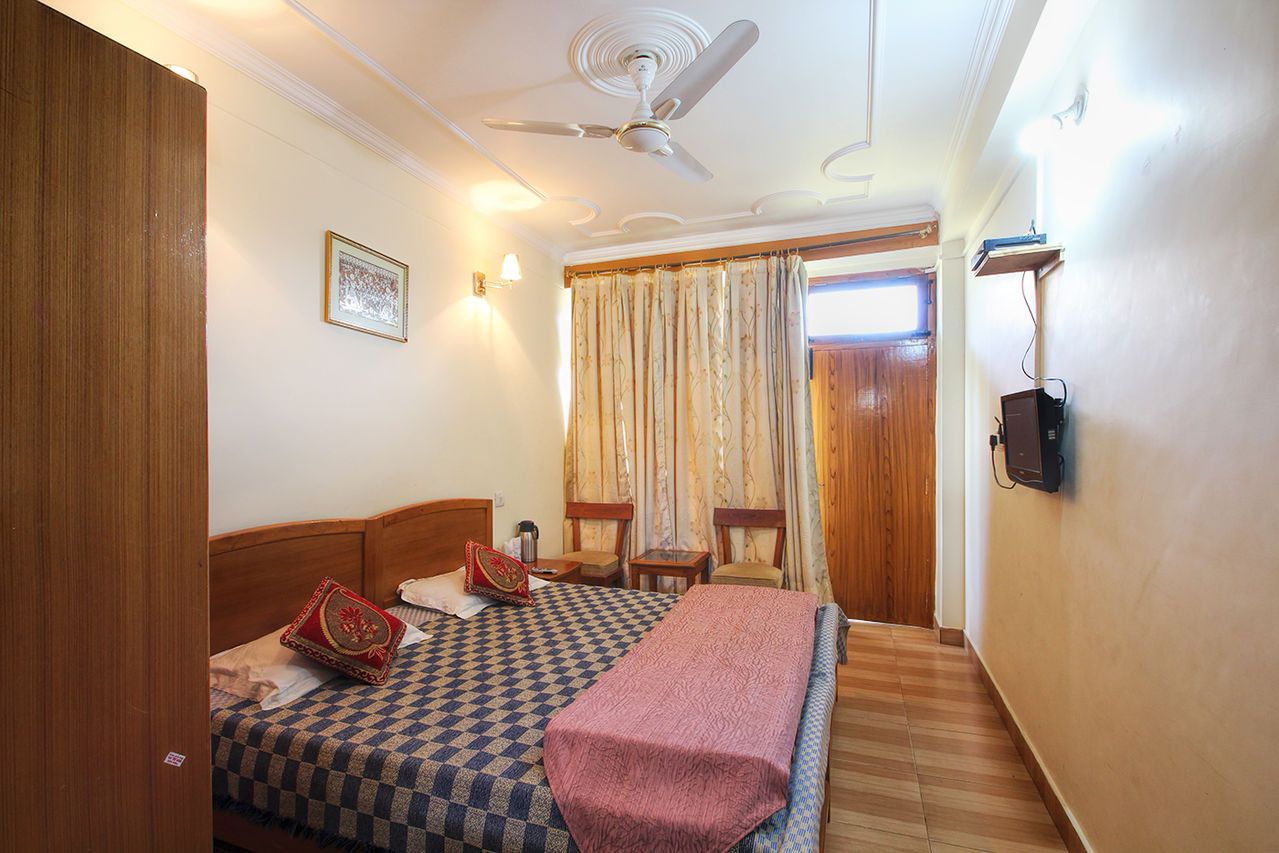 Hotel Lake Inn - A Luxury Lake View Hotel Super Deluxe Room (Lake Facing) 3