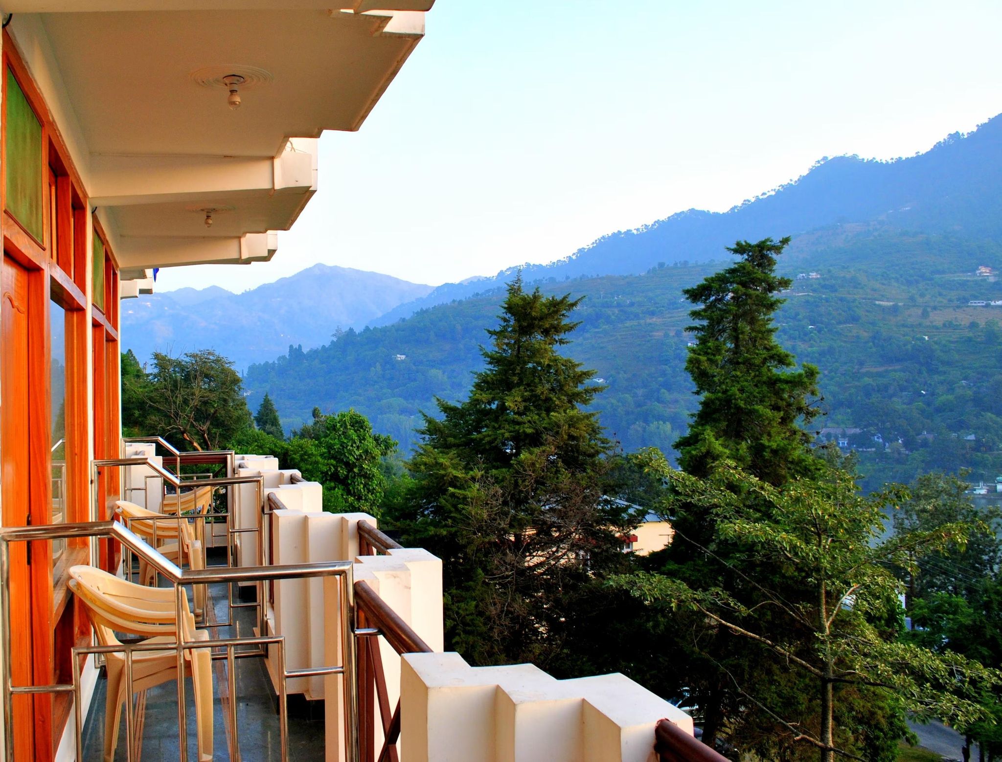 Hotel Lake Inn - A Luxury Lake View Hotel