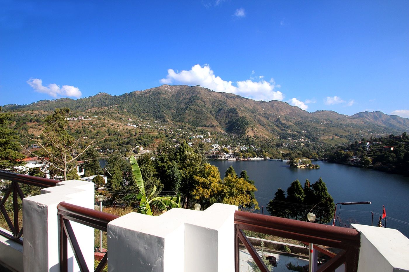 Hotel Lake Inn - A Luxury Lake View Hotel