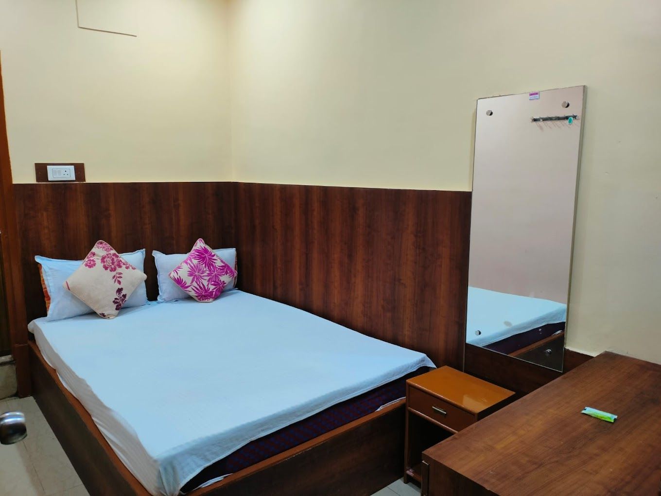 Deluxe Triple Non AC Room