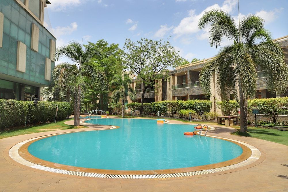 undefined Boulevard 9 Luxury Resort & Spa 5