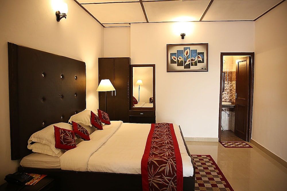 Dewdrop Classic Fall resort Super Deluxe Room 6