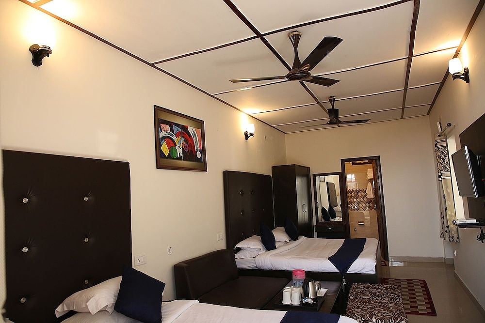 Dewdrop Classic Fall resort Family Quadruple Room, 1 Bedroom, Hill View 5