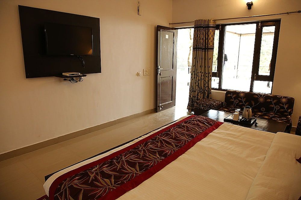 Dewdrop Classic Fall resort Super Deluxe Room 5